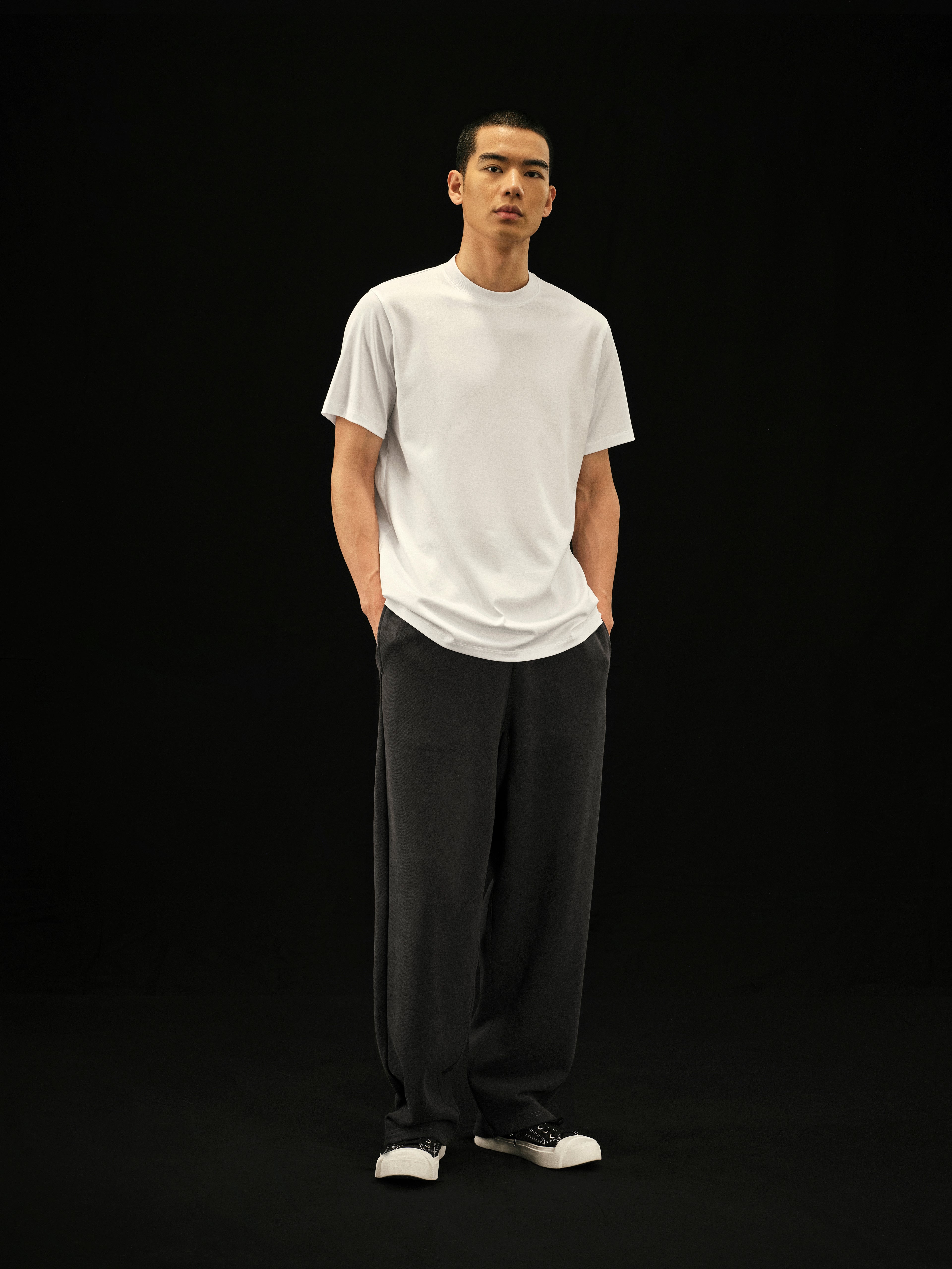 r. 半袖Tシャツ