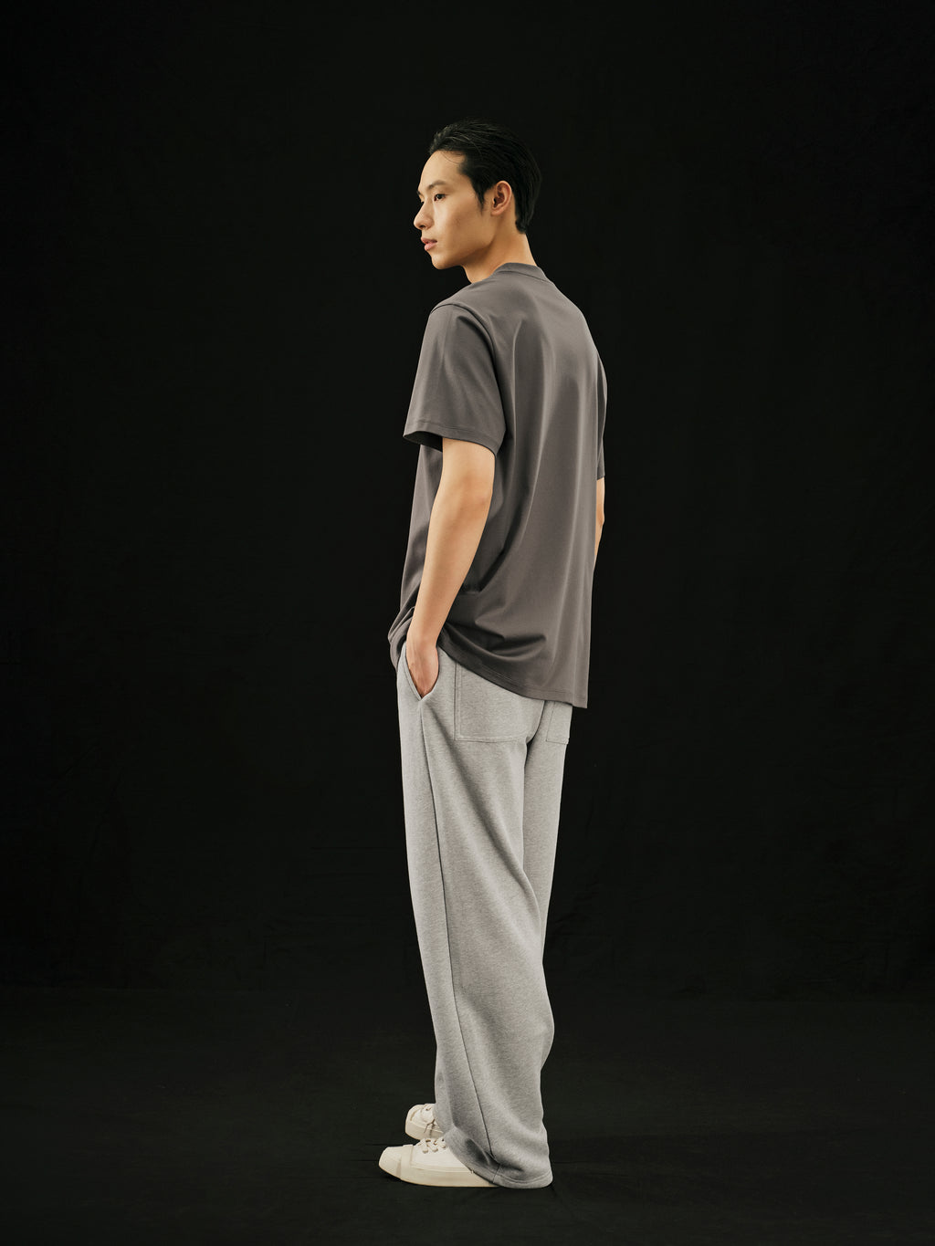 r. 半袖Tシャツ