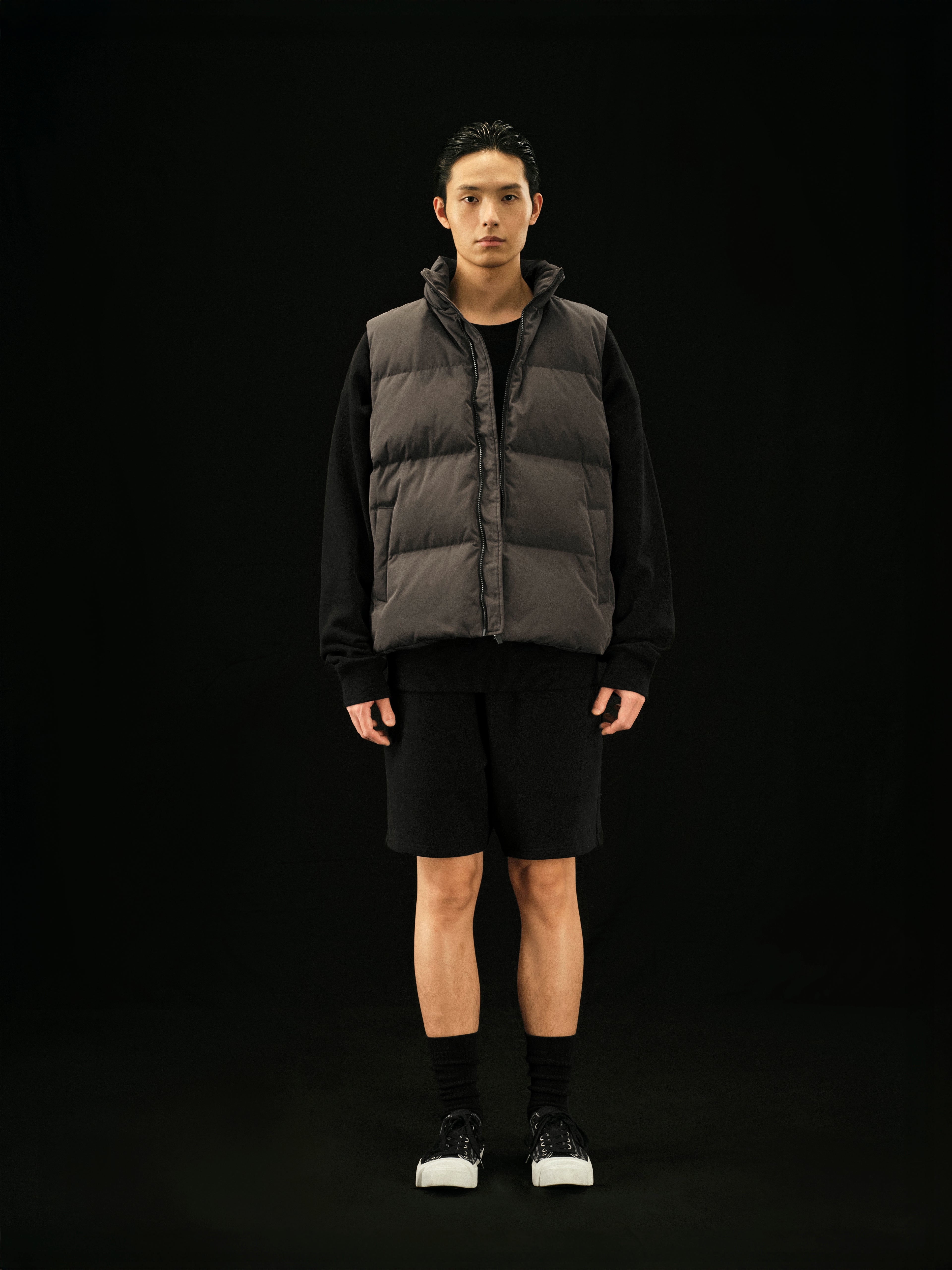 r. Classic Down Vest
