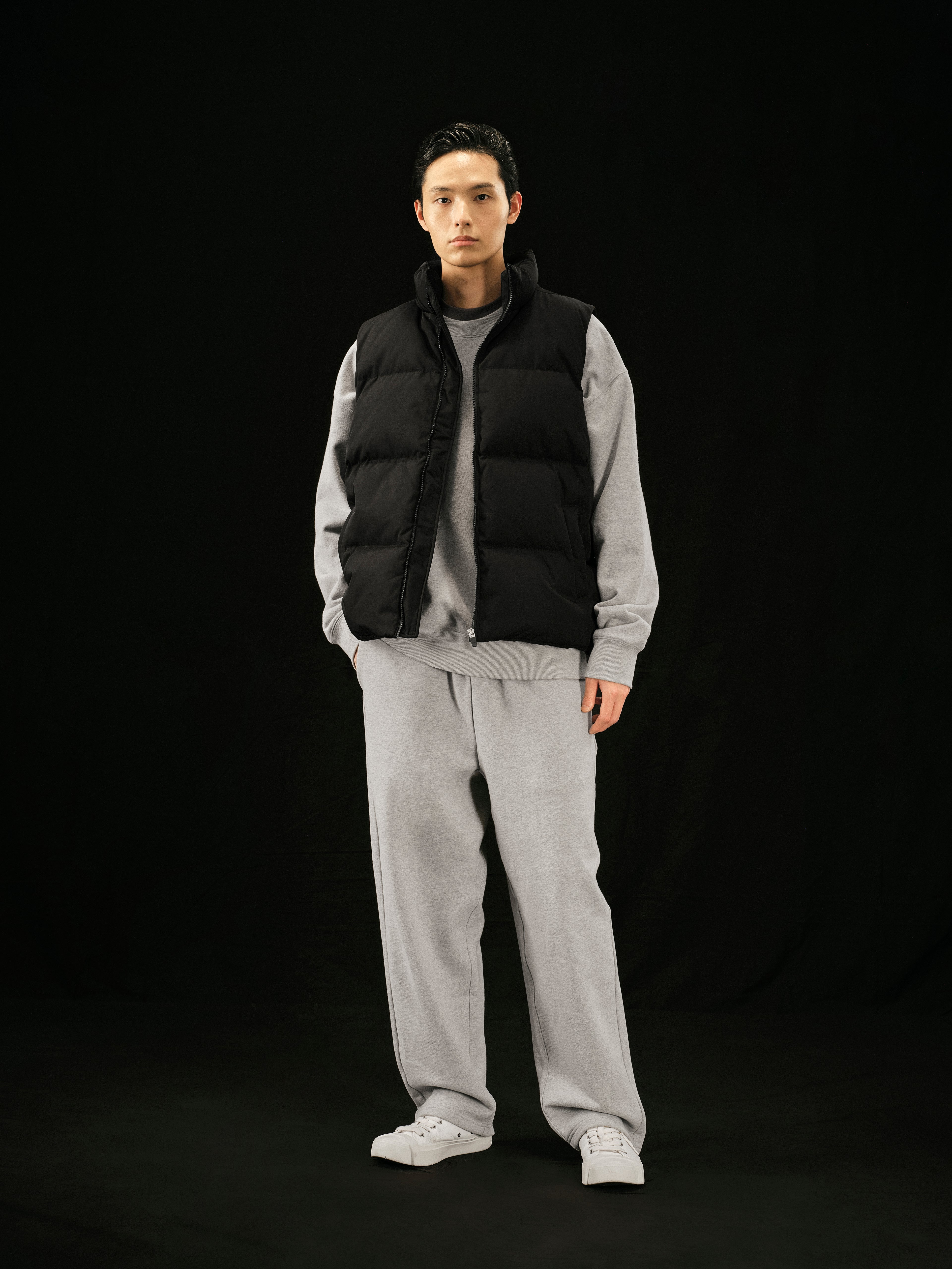 r. Classic Down Vest