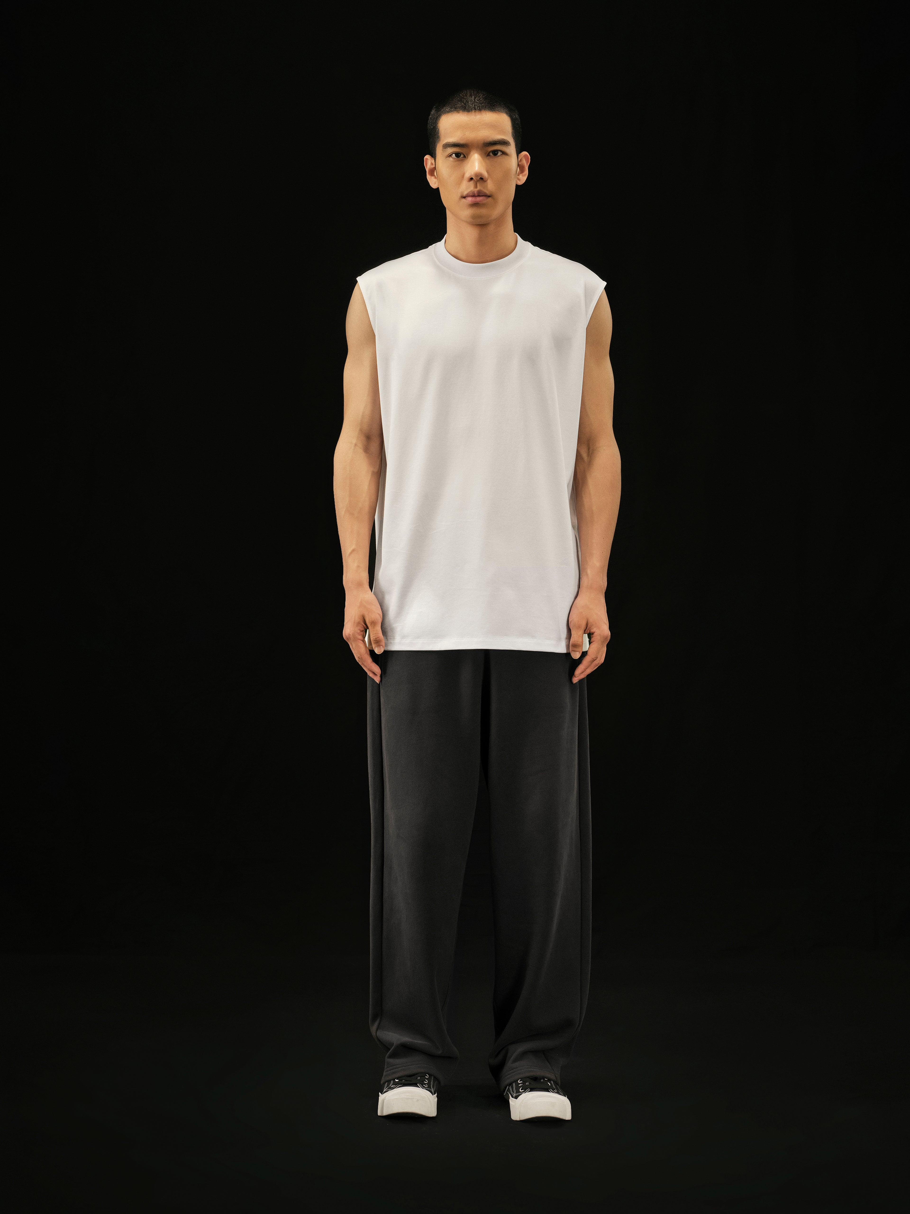 r. Lightweight Loose-Fit Sweatpants