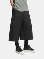 n. クロップドパンツ