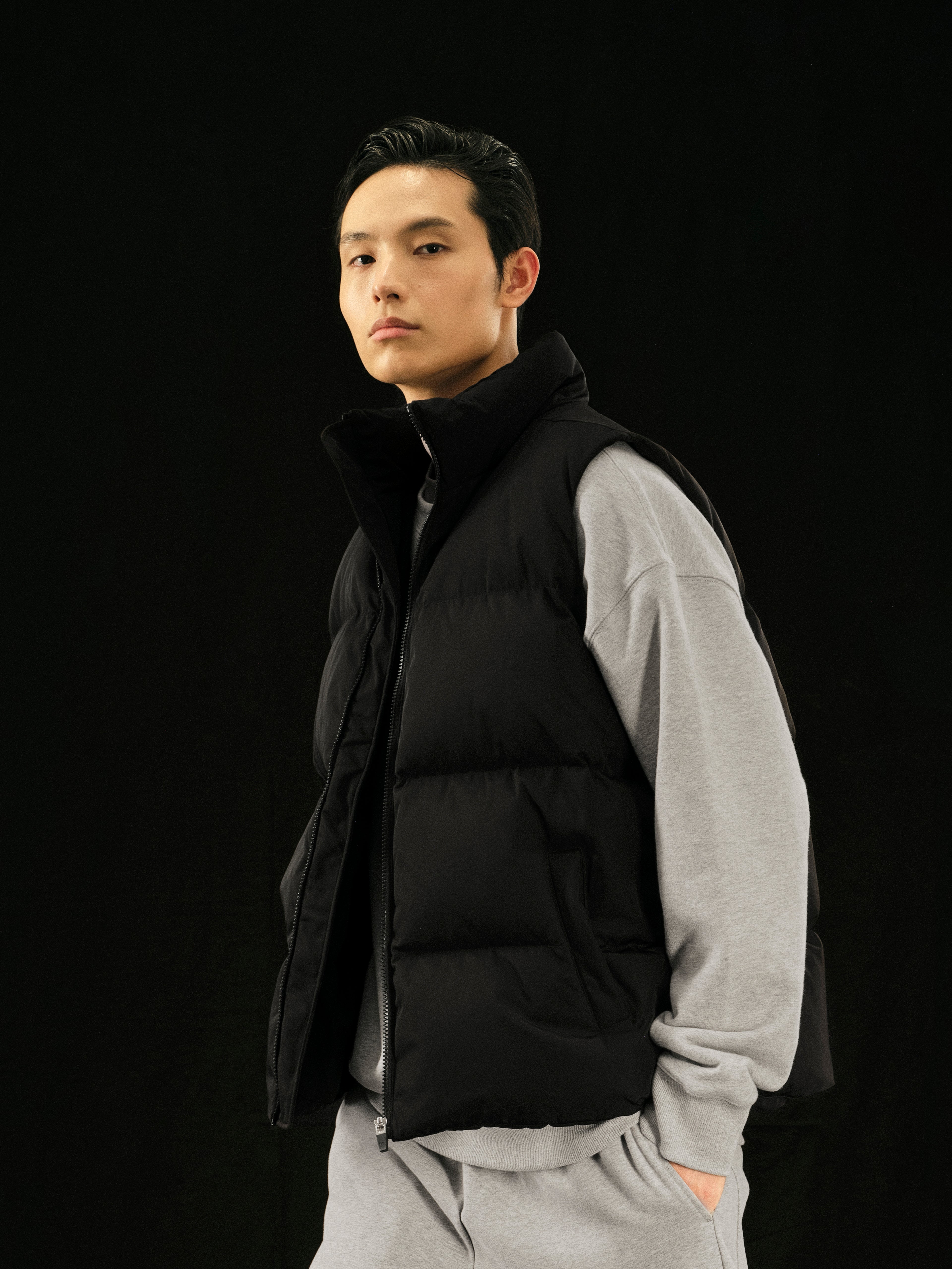 r. Classic Down Vest
