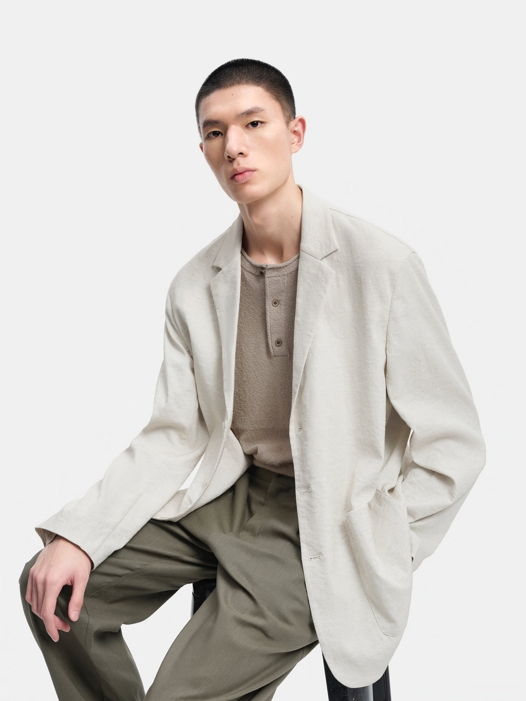 n. Relaxed Notch-Lapel Linen-Texture Blazer