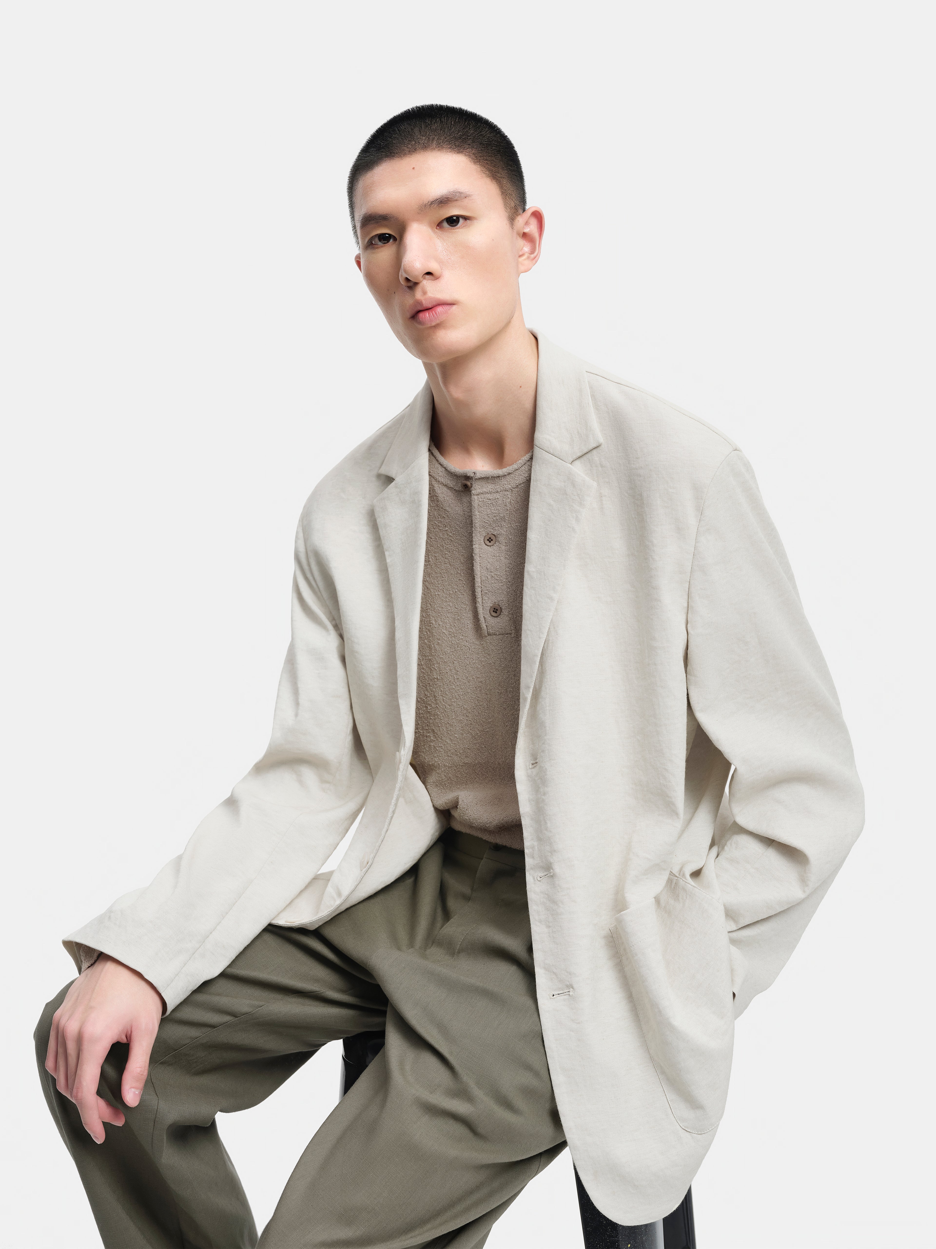 n. Relaxed Notch-Lapel Linen-Texture Blazer