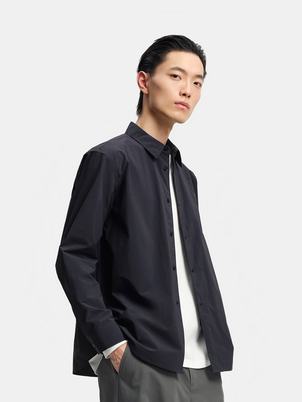 n. スナップボタン　長袖シャツ