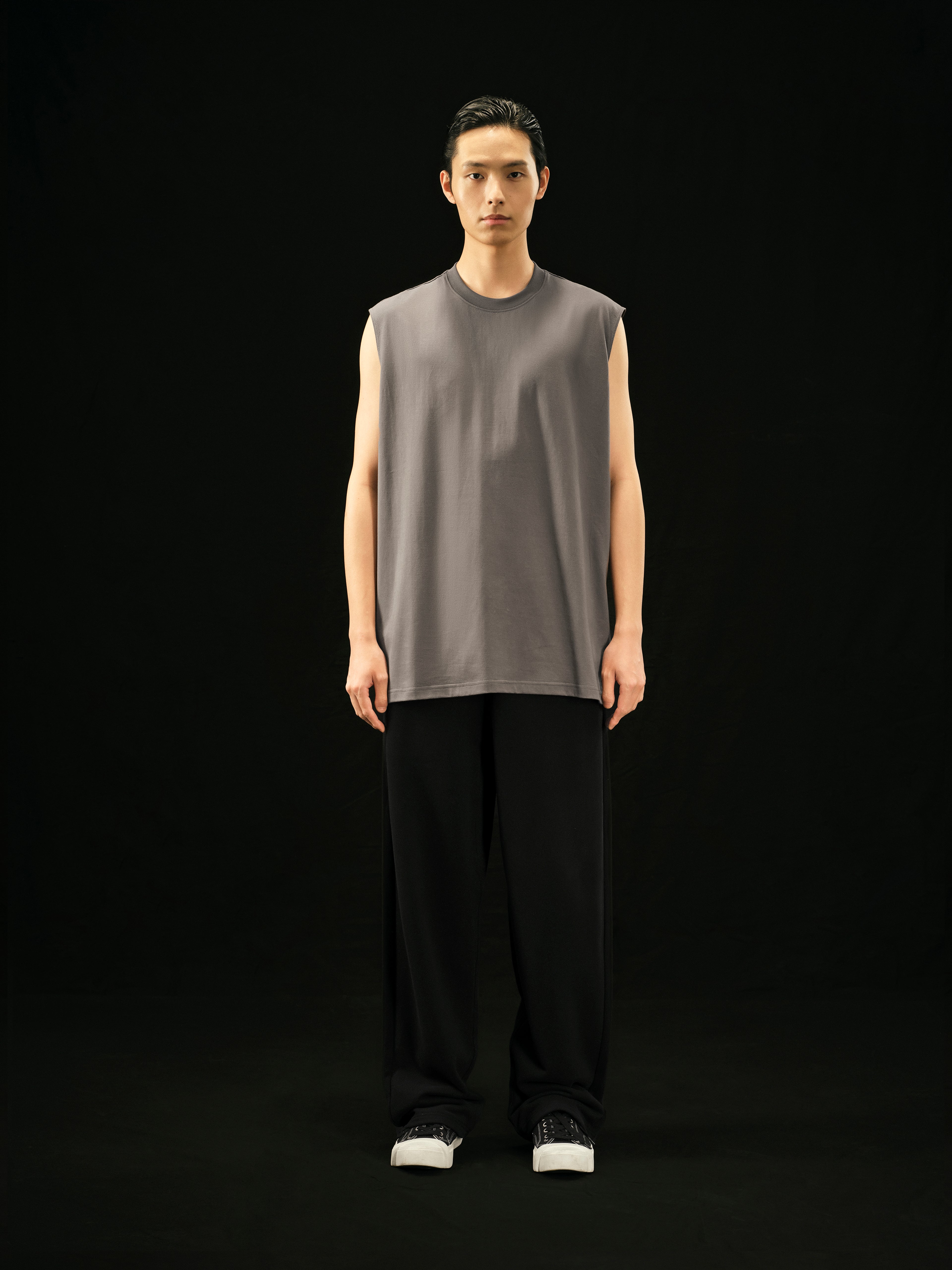 r. Lightweight Loose-Fit Sweatpants
