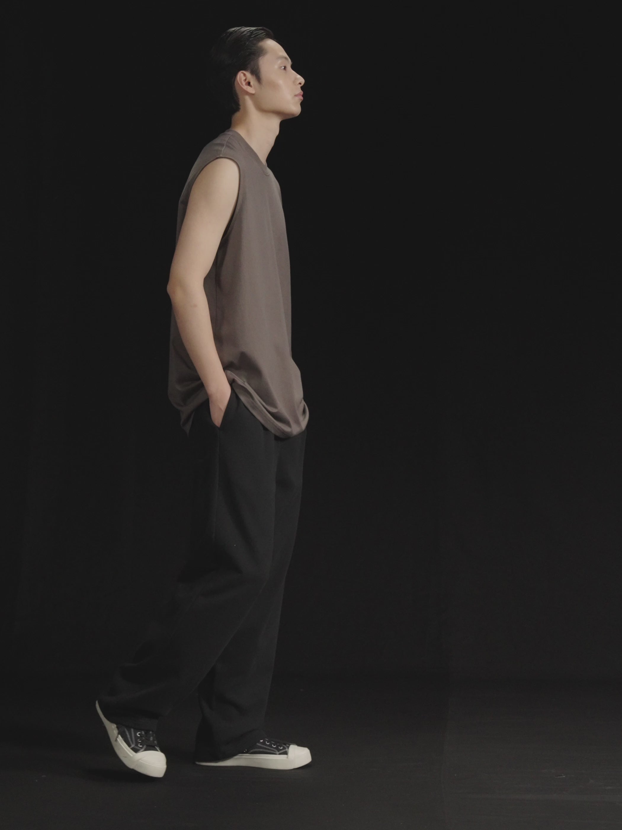 r. Lightweight Loose-Fit Sweatpants
