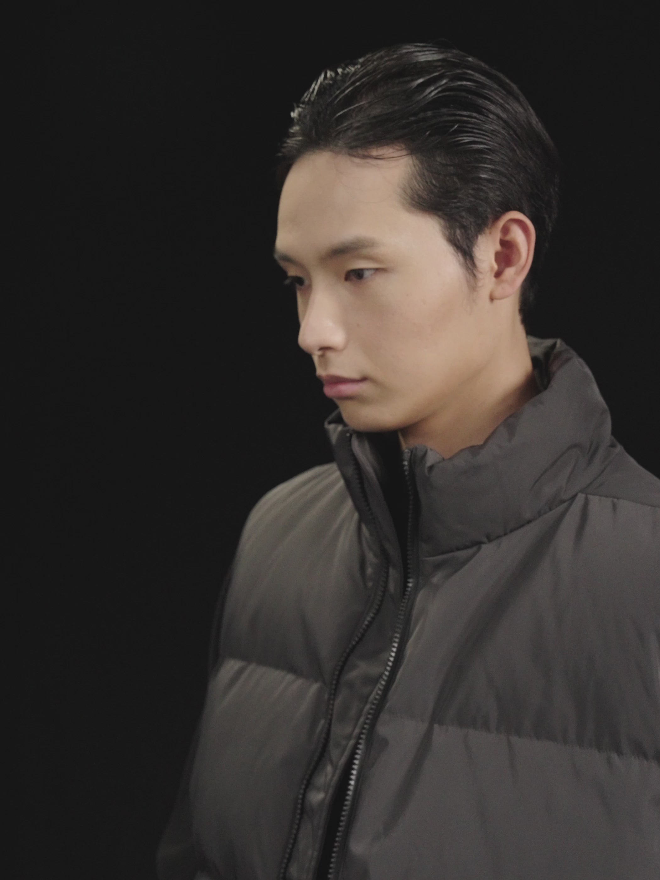 r. Classic Down Vest