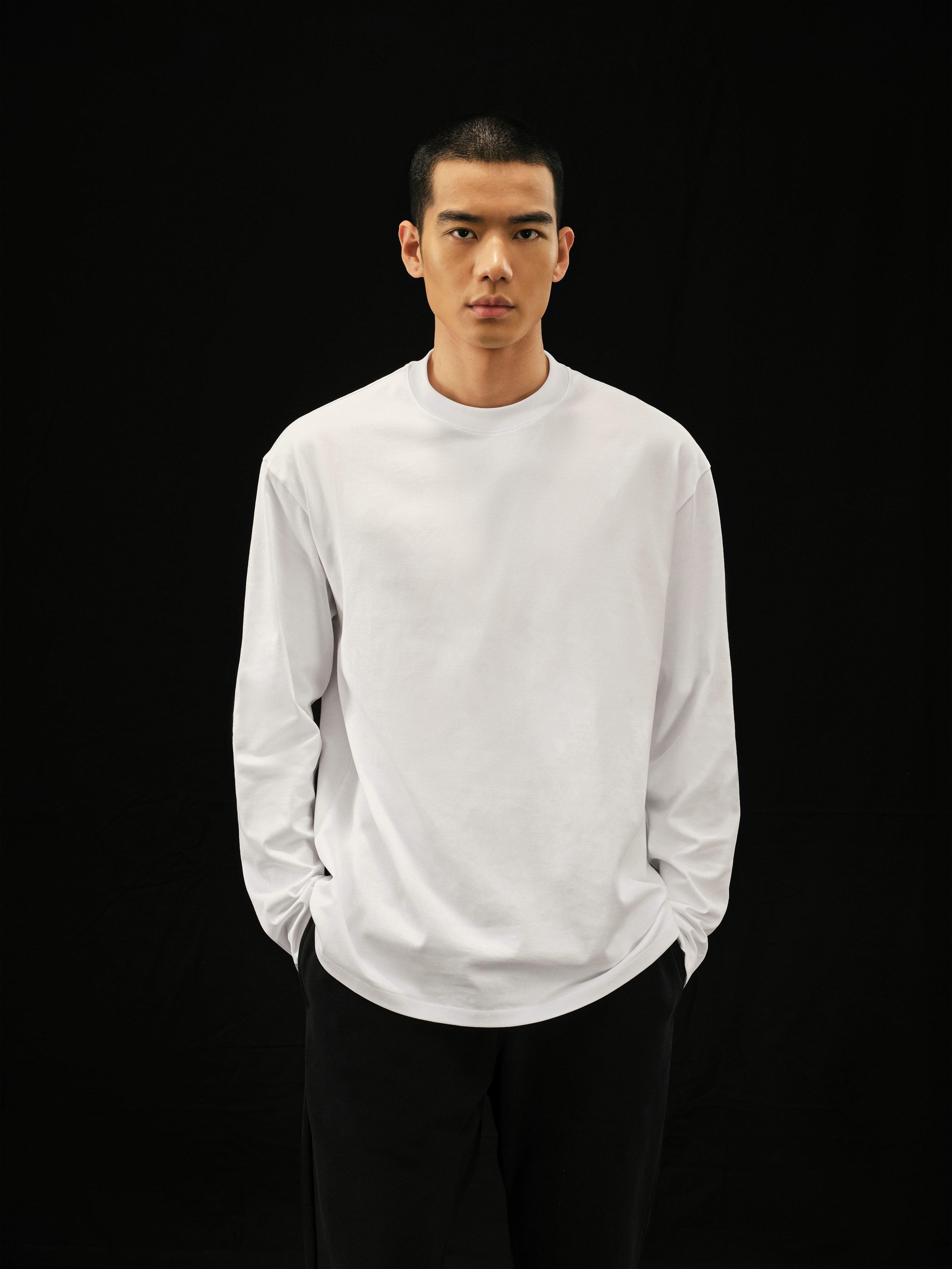 r. 長袖Tシャツ